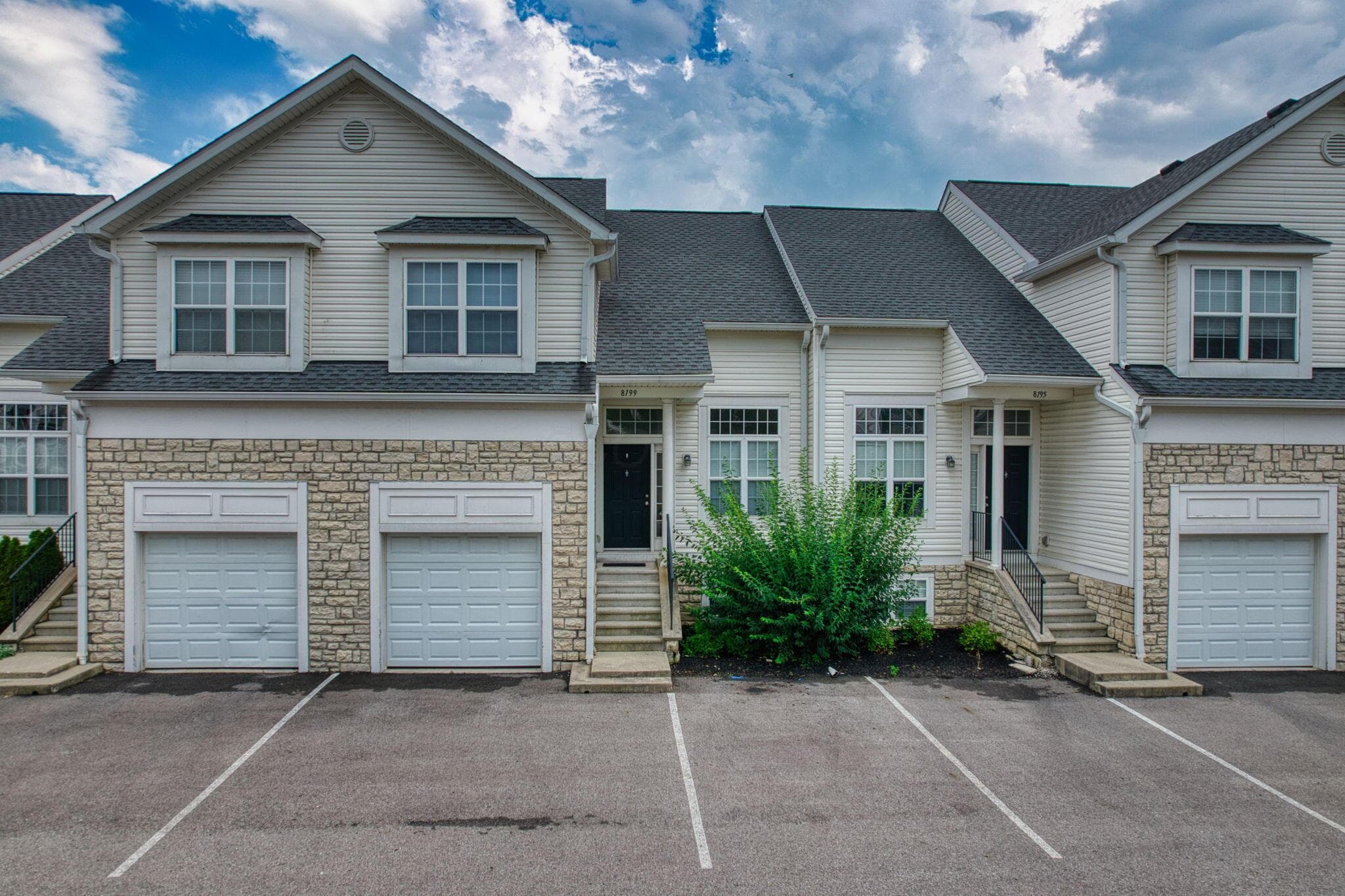 8199 Deering Oaks Drive, Blacklick, OH 43004