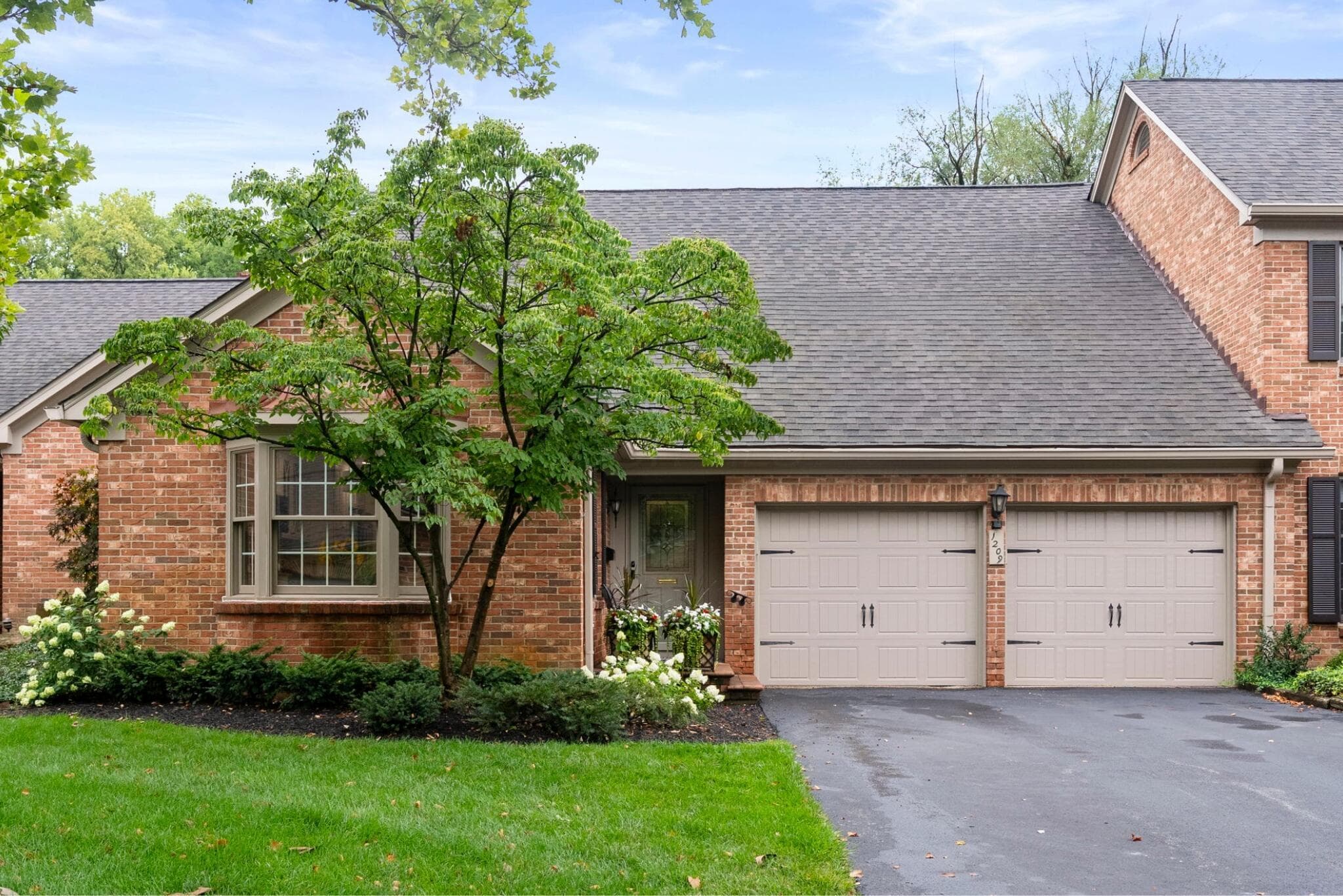 1209 Kenbrook Hills Drive, Columbus, OH 43220