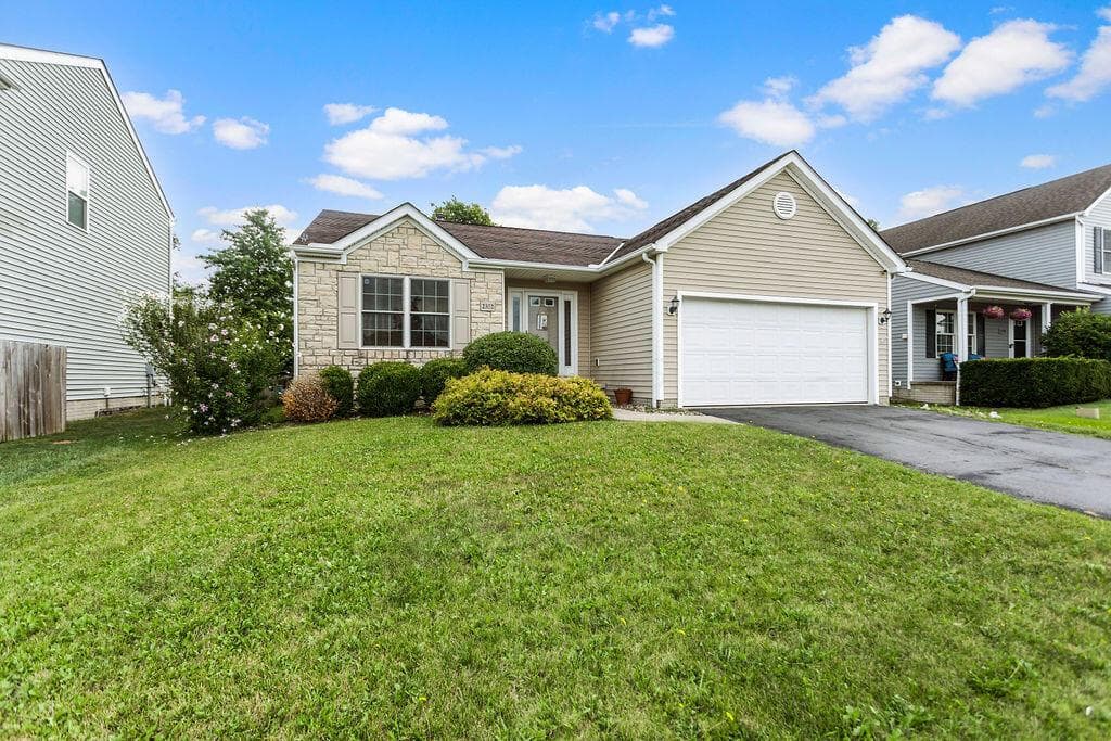 2352 Boston Mills Drive, Grove City, OH 43123