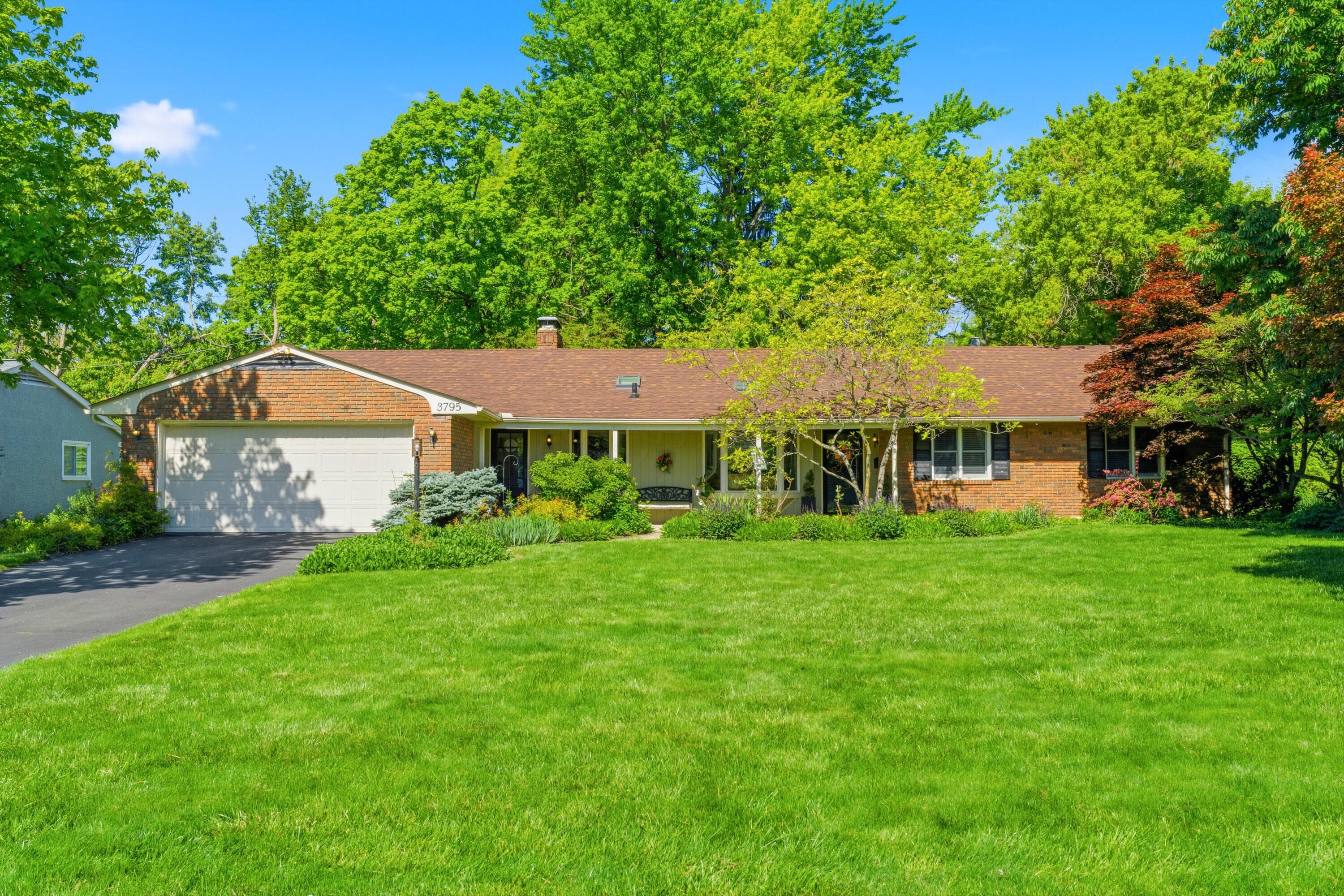 3795 Surrey Hill Place, Upper Arlington, OH 43220