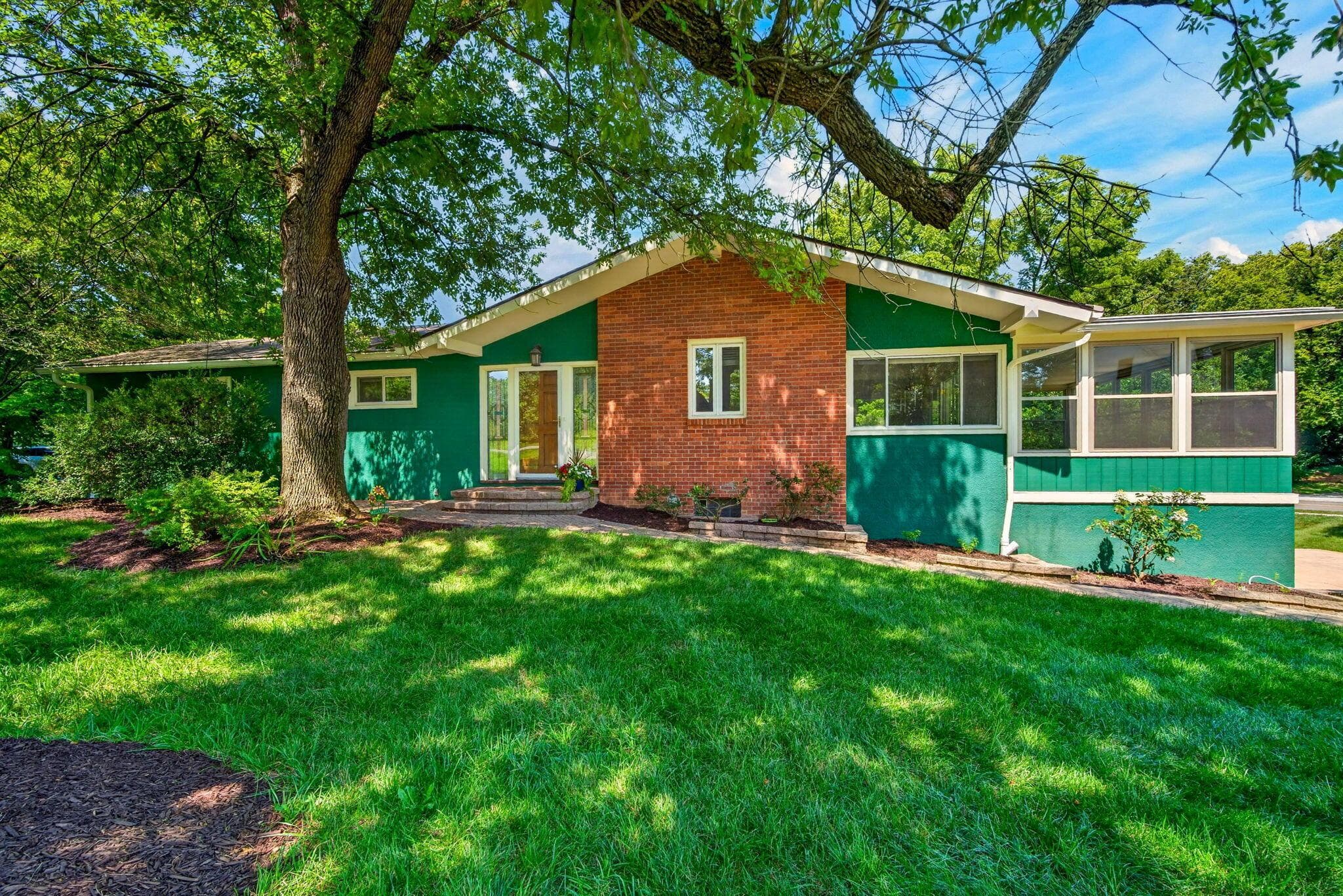 2709 FISHINGER Road, Columbus, OH 43221