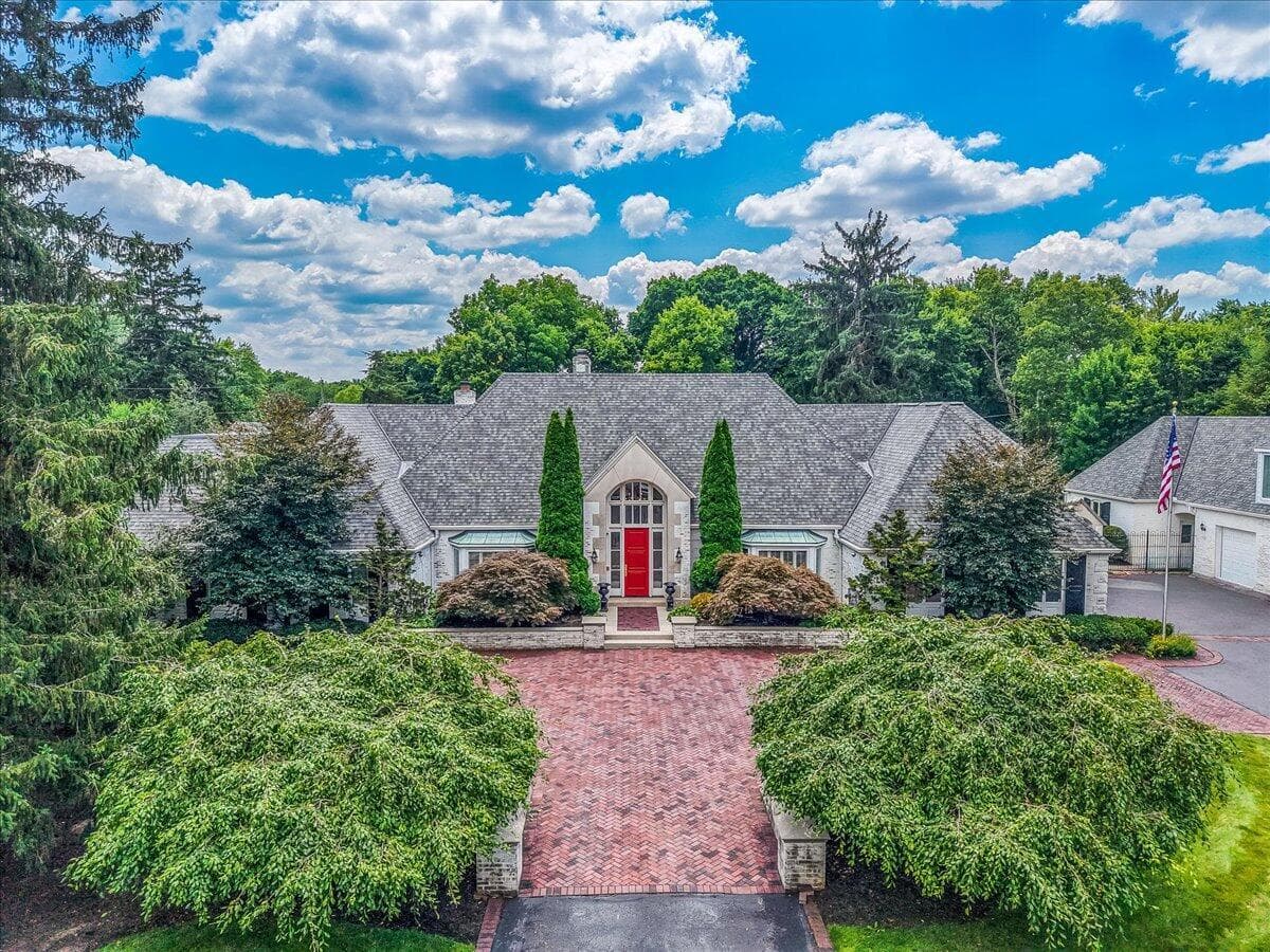 2777 Mccoy Road, Upper Arlington, OH 43220