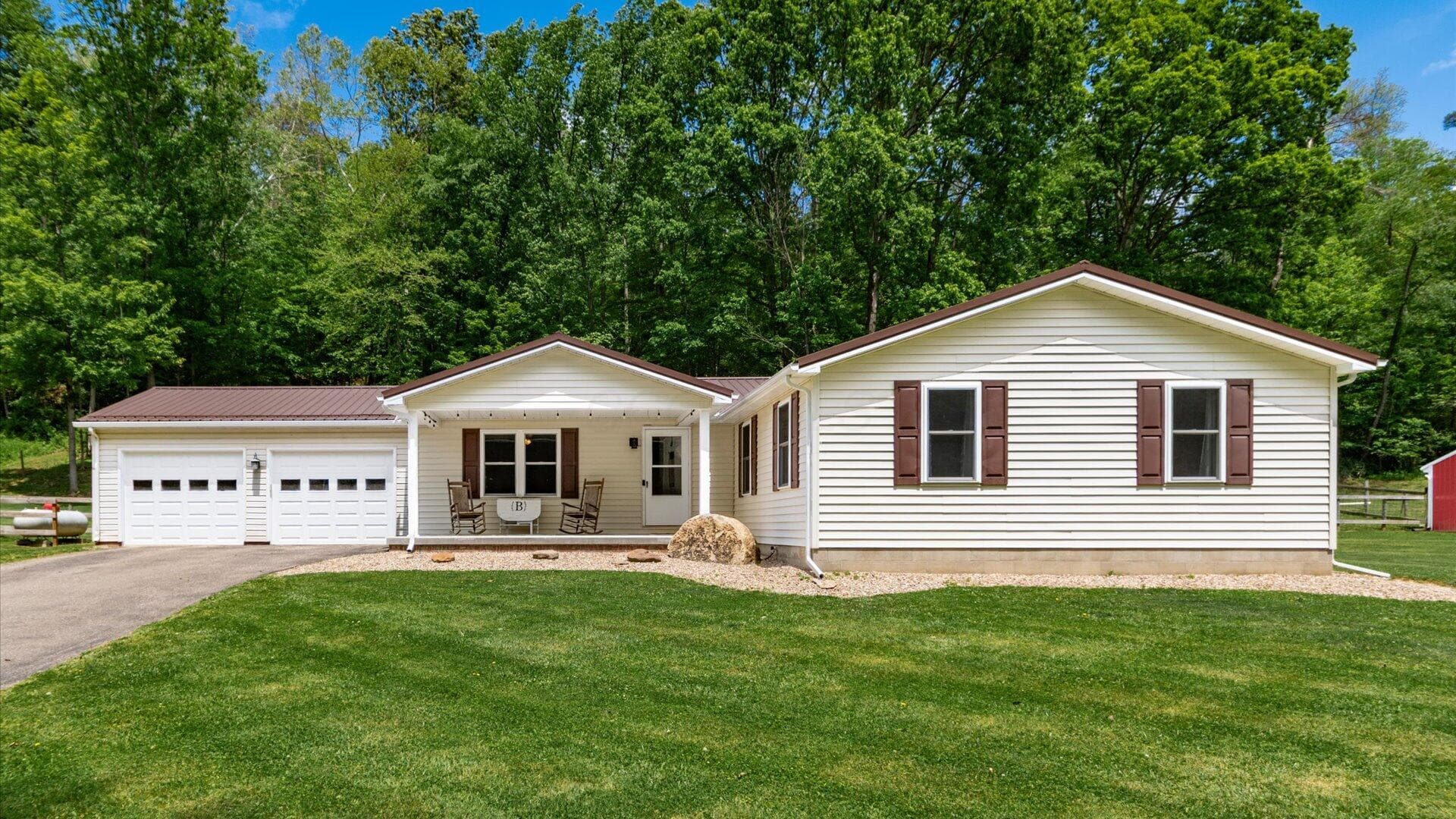385 Irish Ridge Road, Philo, OH 43771