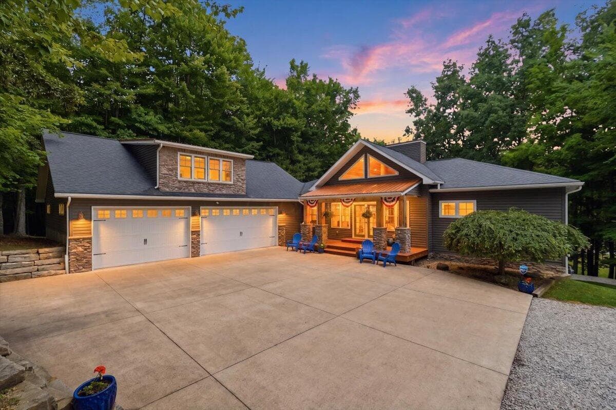 3315 Apple Valley Drive, Howard, OH 43028