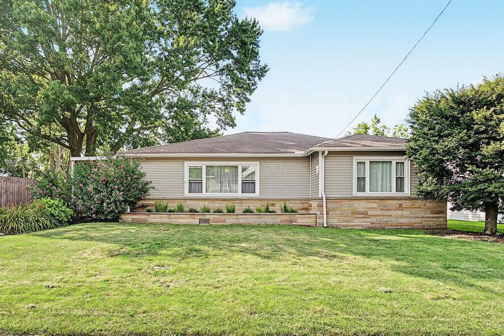 150 E Main Street, Centerburg, OH 43011