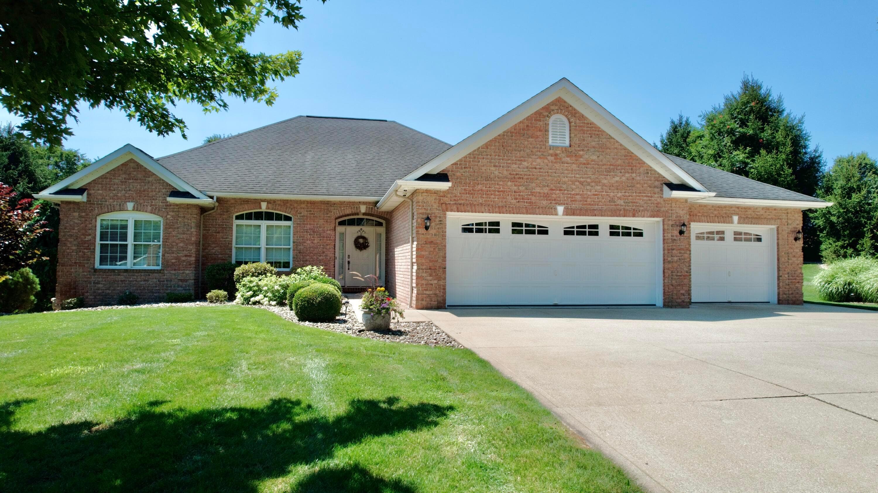 5044 Sunset Boulevard Road NW, Strasburg, OH 44680