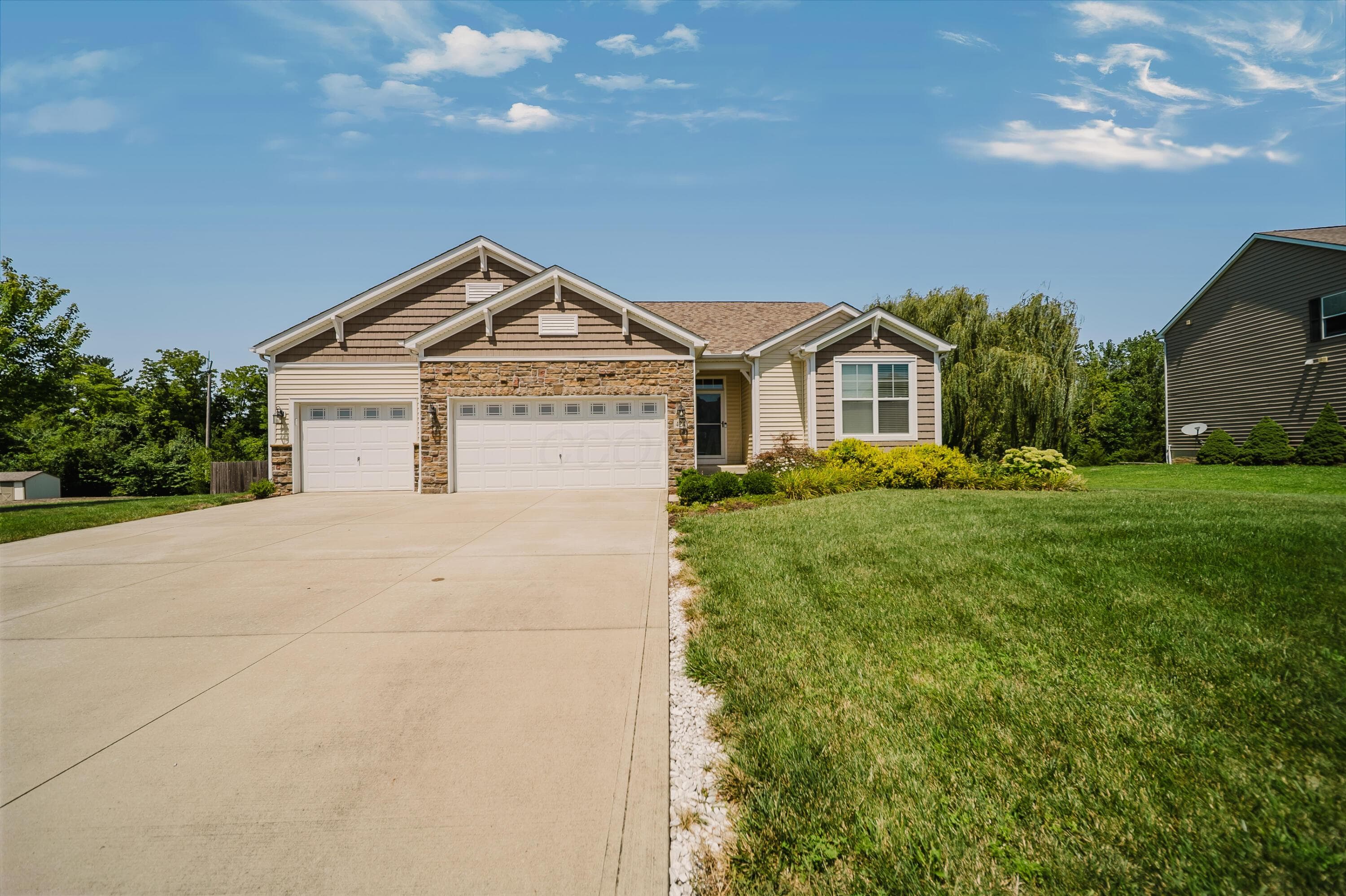 424 Rolling Acre Drive, Lithopolis, OH 43136