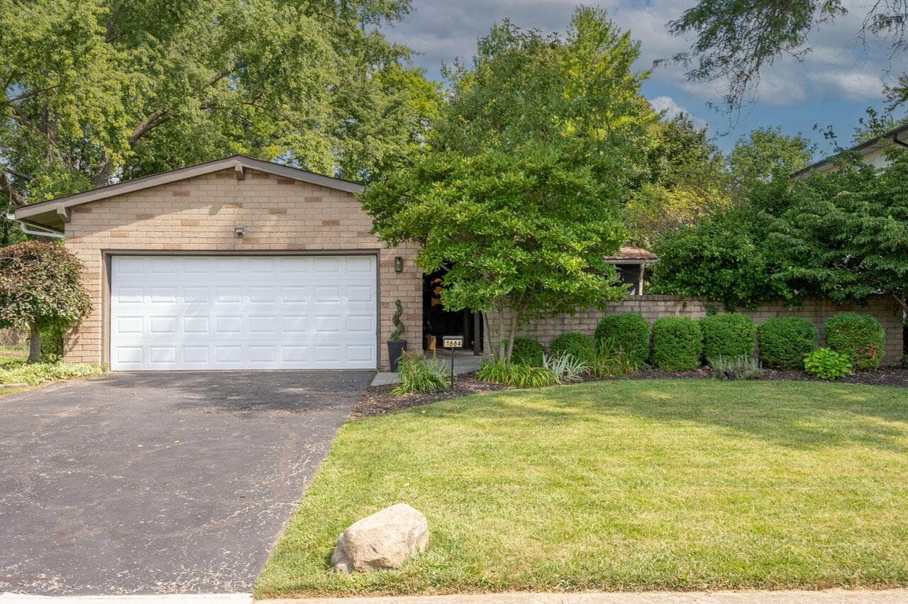 1664 Staffordshire Road, Columbus, OH 43229