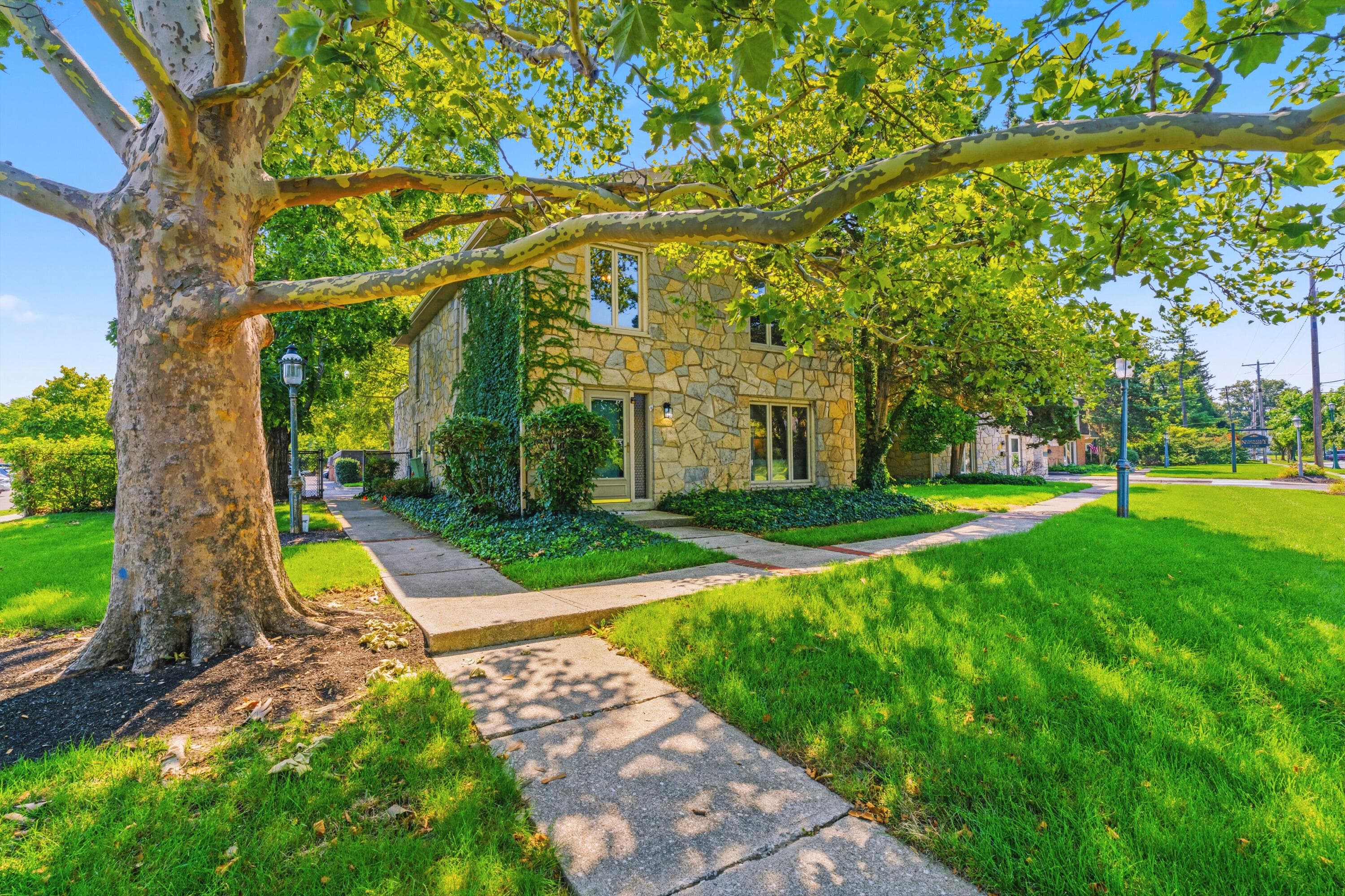 3600 Reed Road #8, Upper Arlington, OH 43220