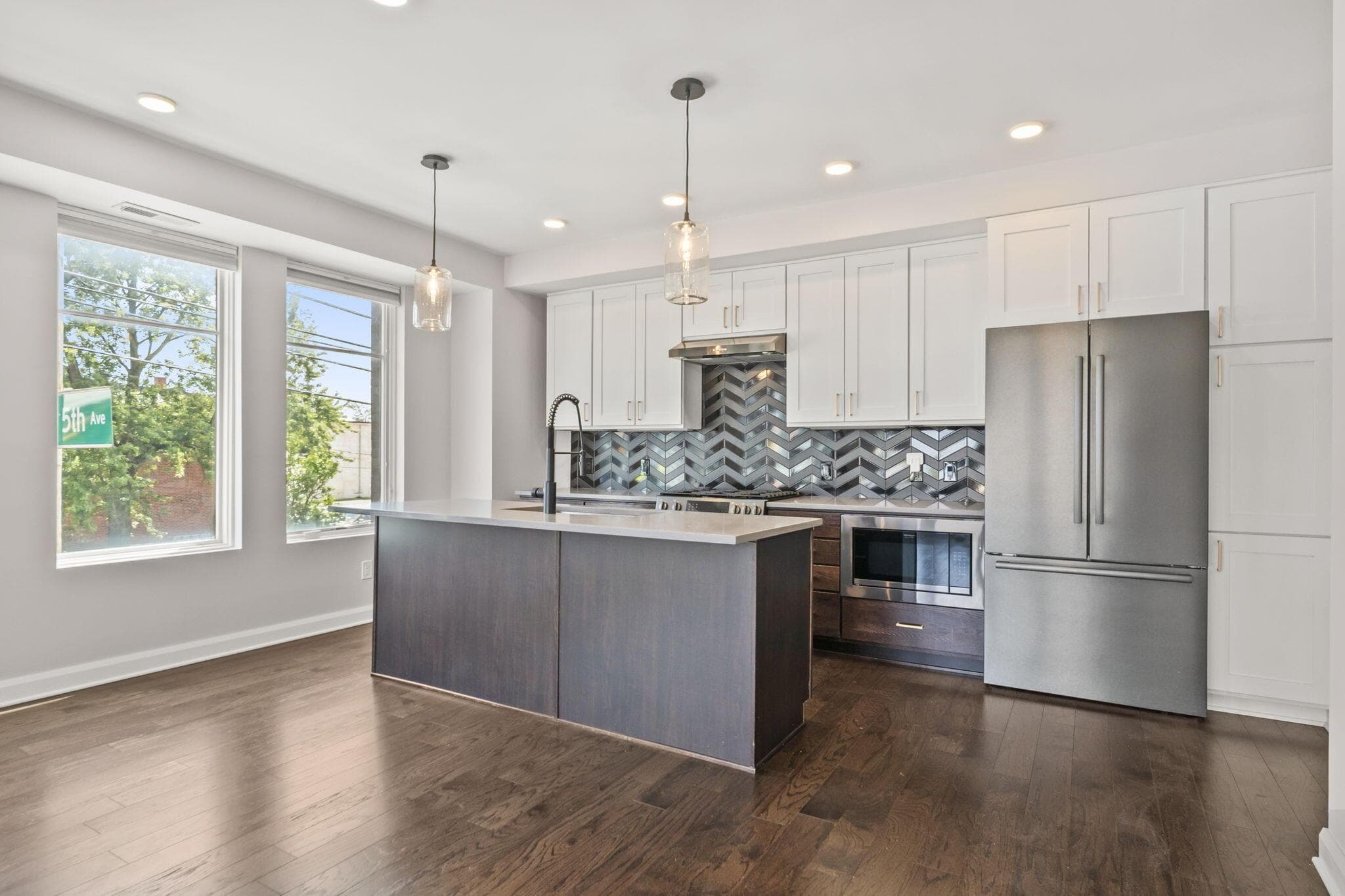 207 E 5th Avenue, Columbus, OH 43201