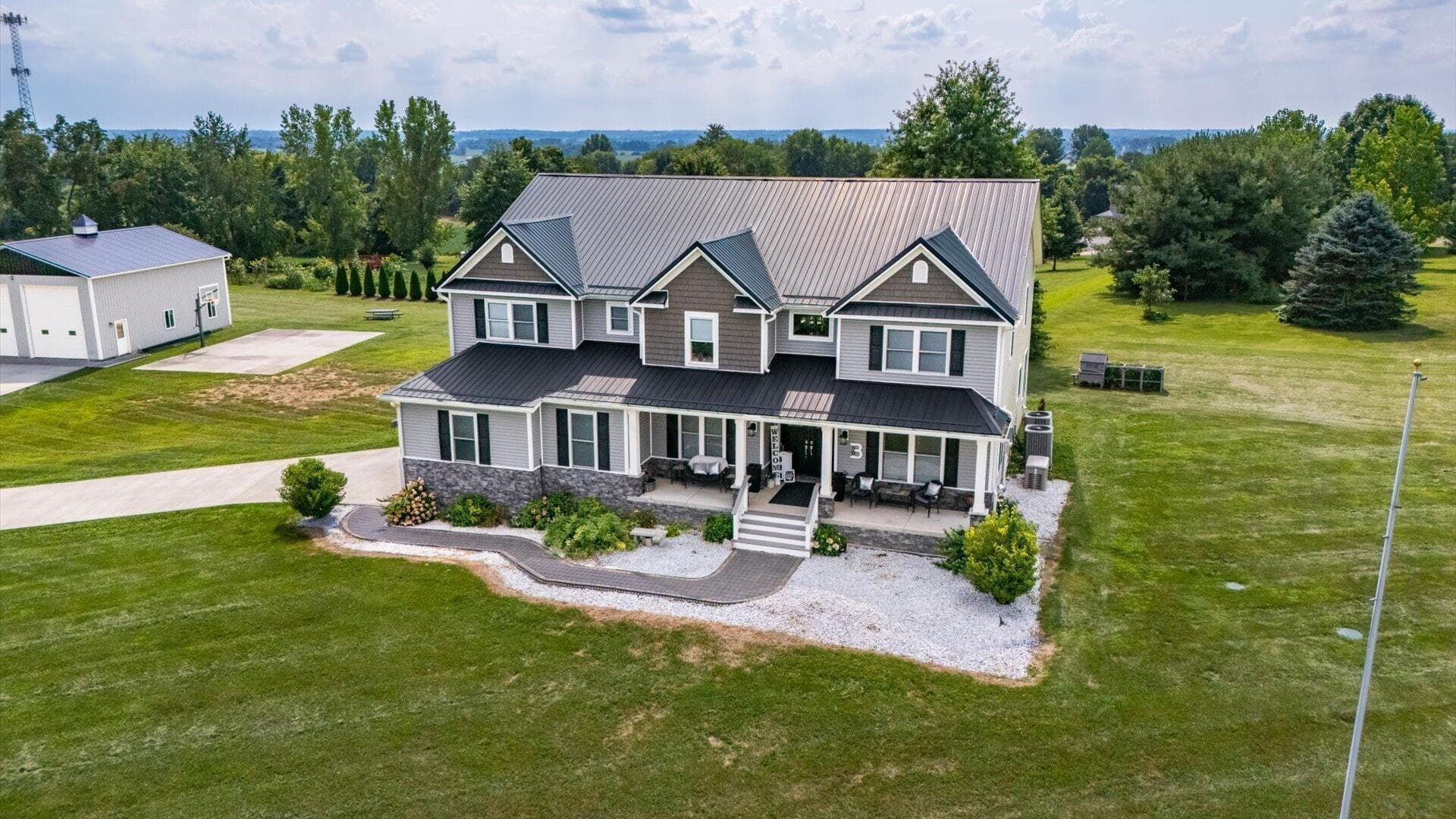 90 Louella Drive, Hebron, OH 43025