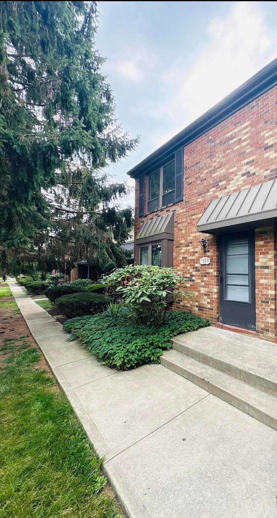 1599 McNaughten Road, Columbus, OH 43232