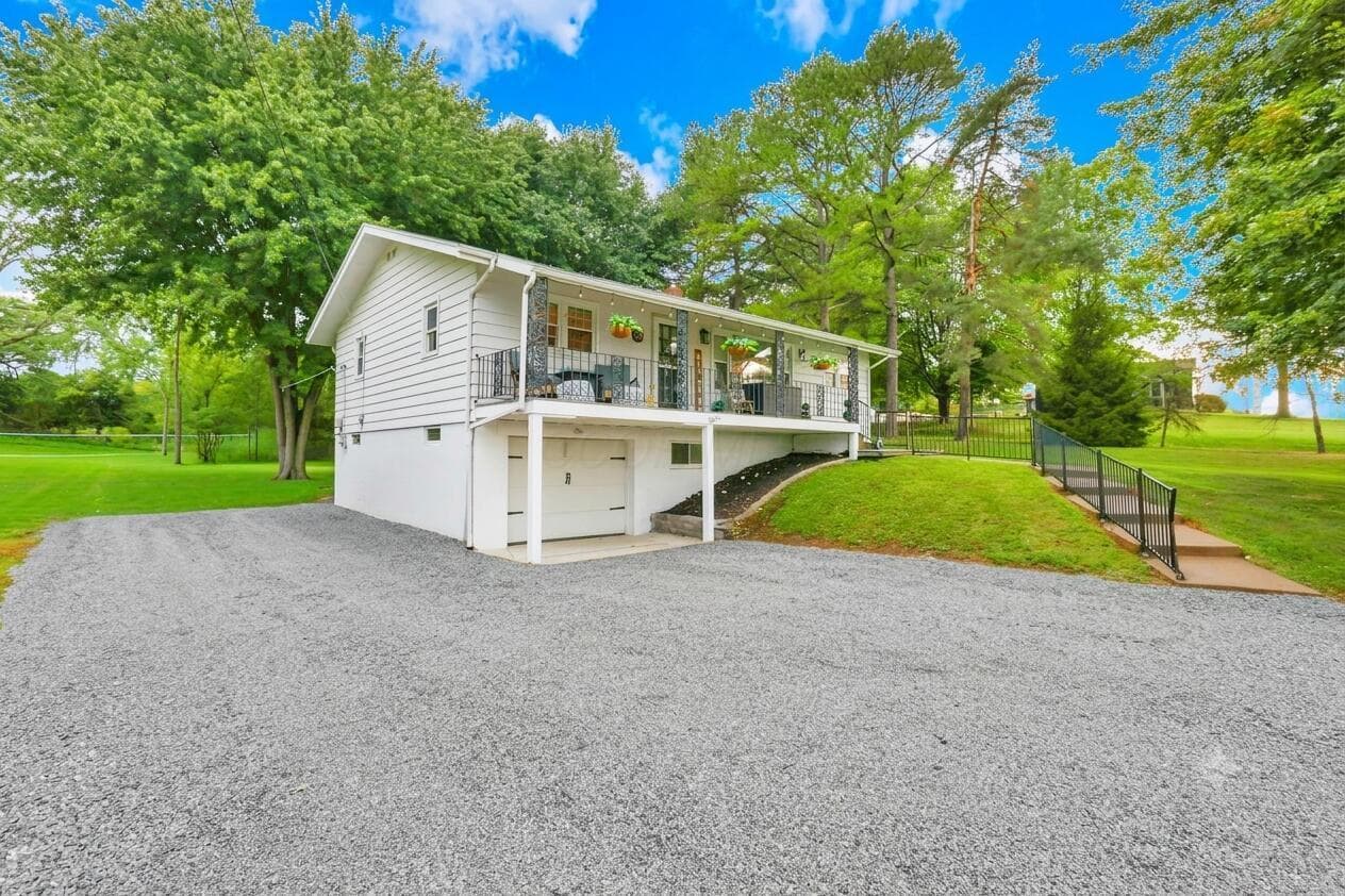 901 Coonpath Road NW, Lancaster, OH 43130