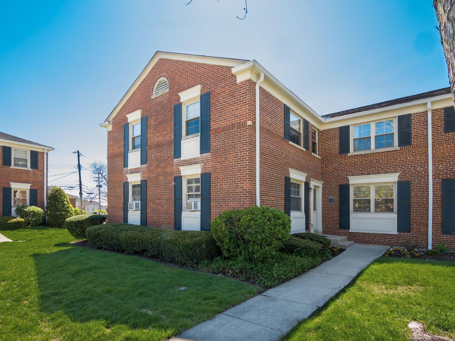 1775 Northwest Court #105, Columbus, OH 43212