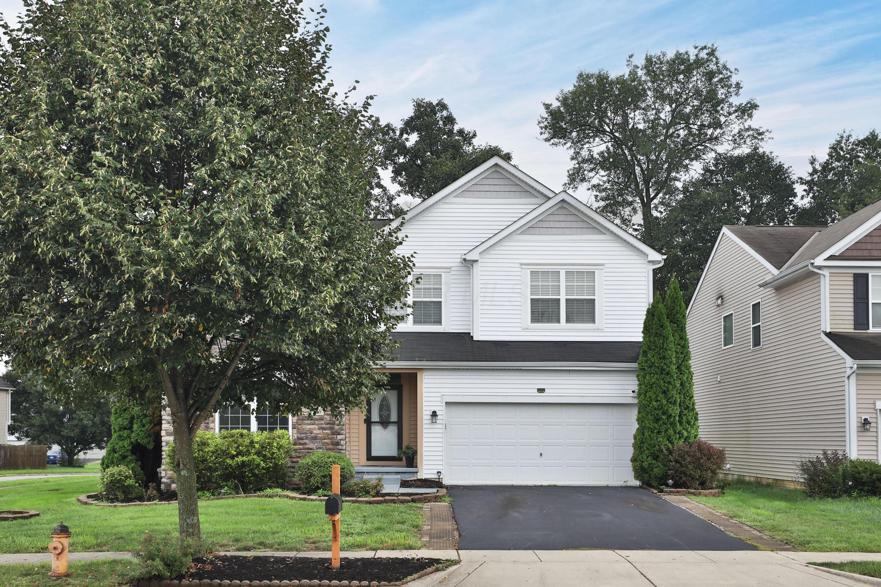 319 Kastlekove Drive, Lewis Center, OH 43035