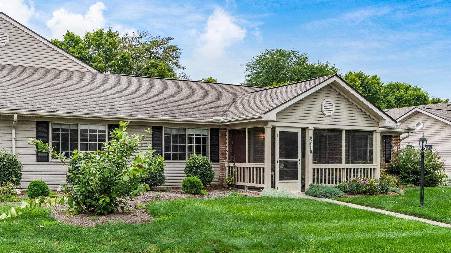643 Kensington Drive, Heath, OH 43056