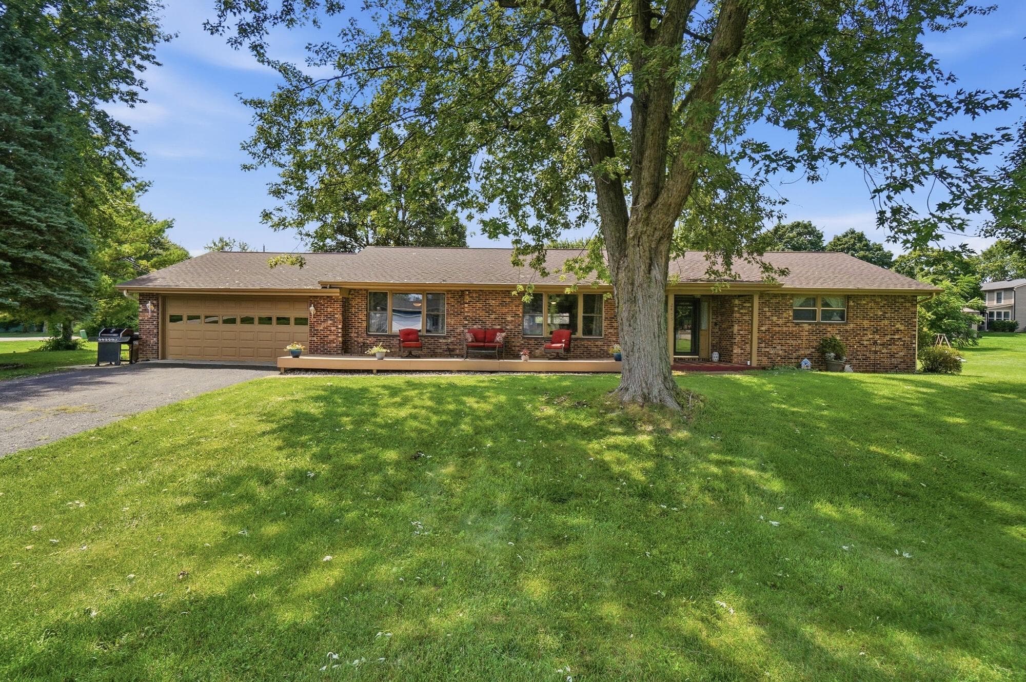 2475 Cherokee Drive, London, OH 43140
