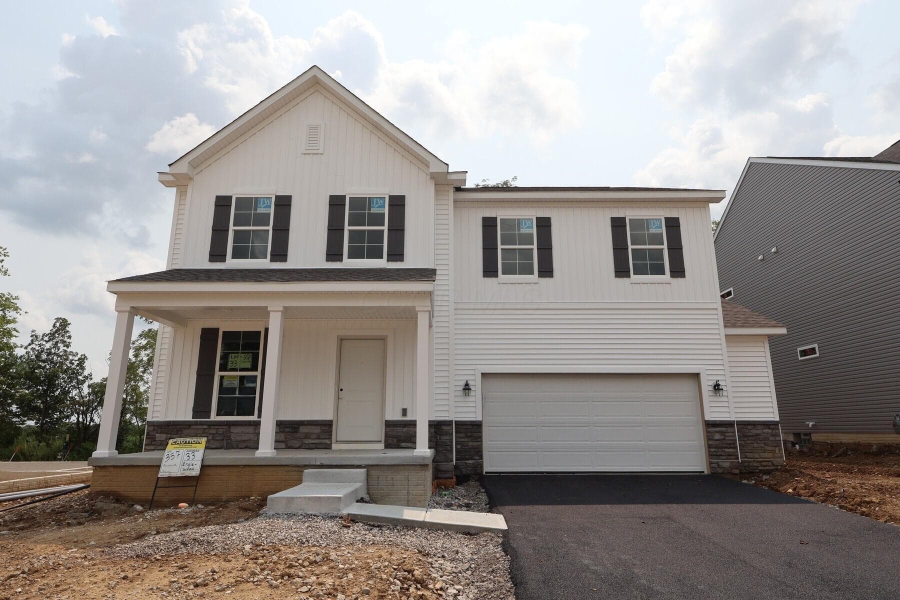 33 Englewood Road, Commercial Point, OH 43116