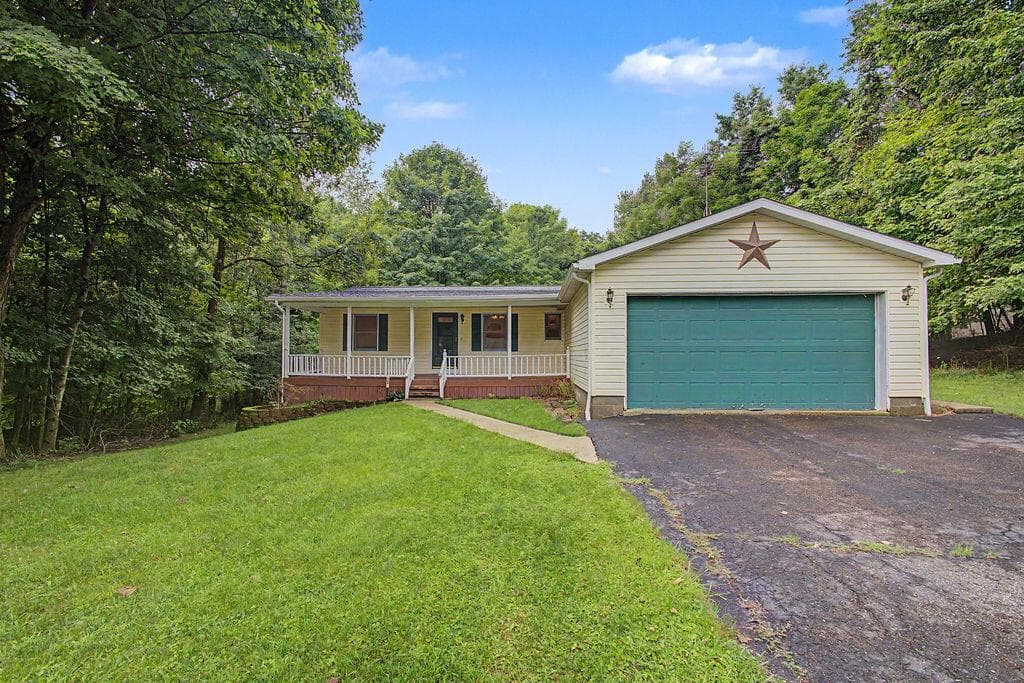 589 Floral Valley Drive W, Howard, OH 43028