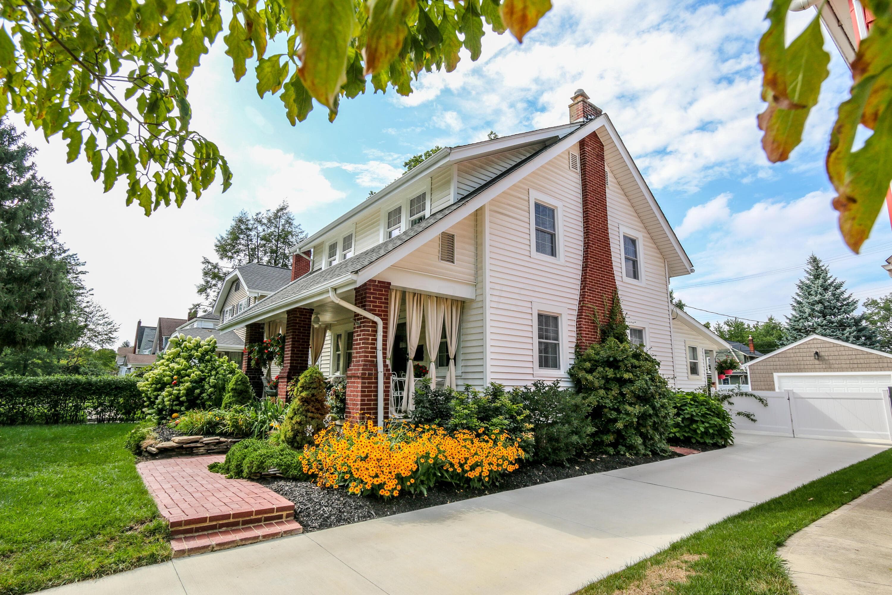 448 E Dunedin Road, Columbus, OH 43214