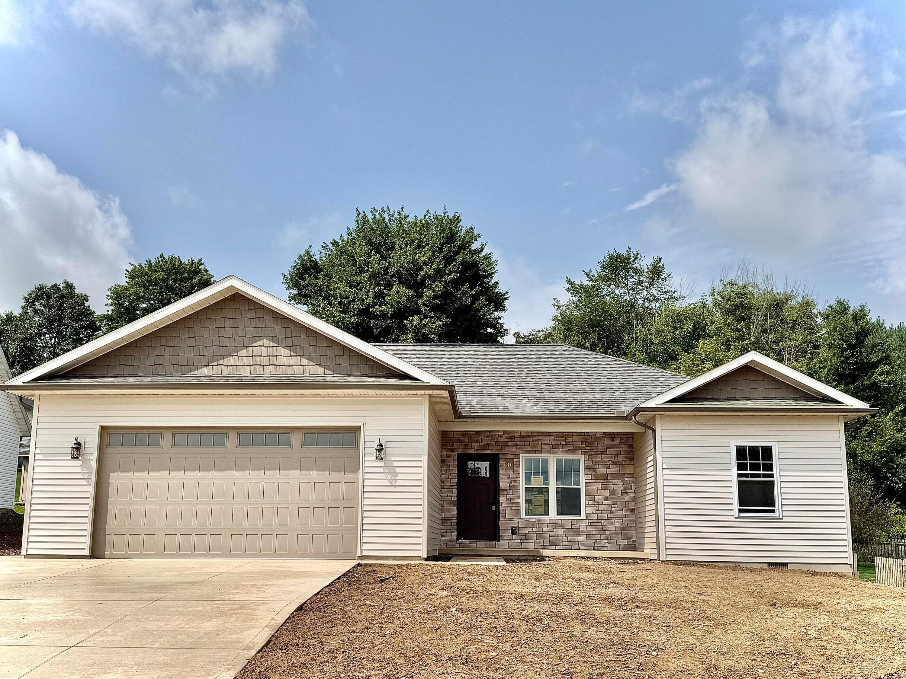 867 Fairway Drive, Howard, OH 43028