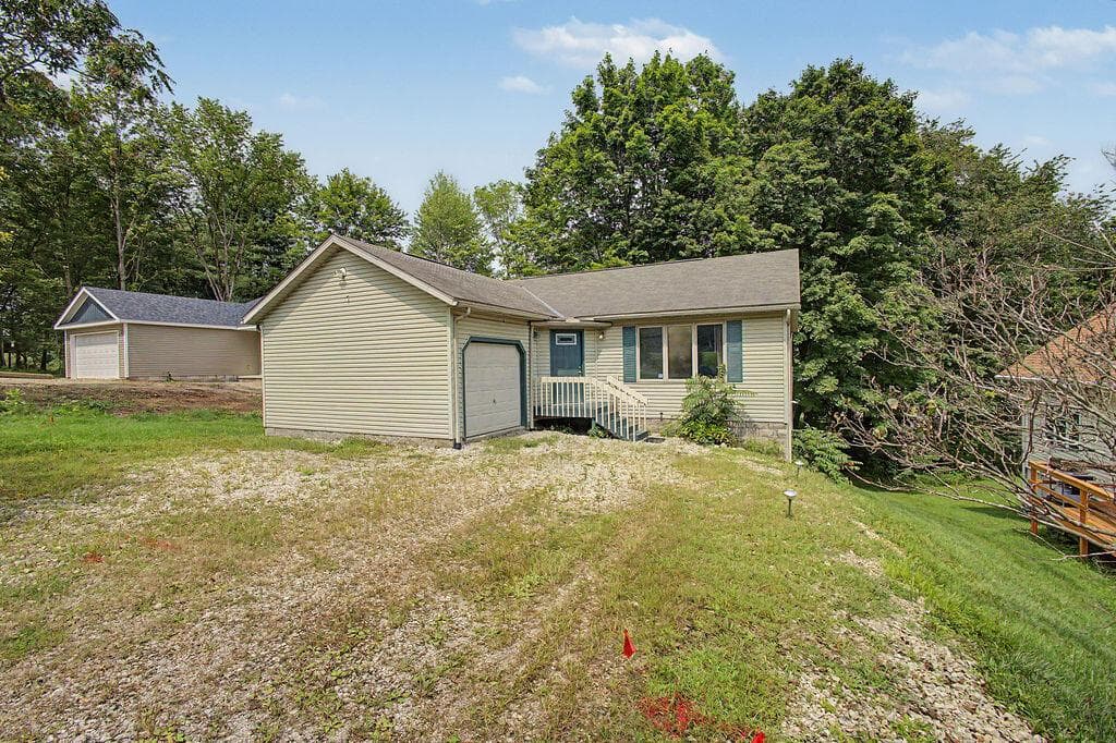 707 Greenbriar Circle, Howard, OH 43028