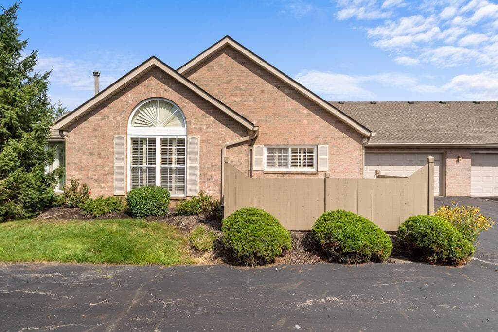 1297 Amberlea Drive E #12, Columbus, OH 43230