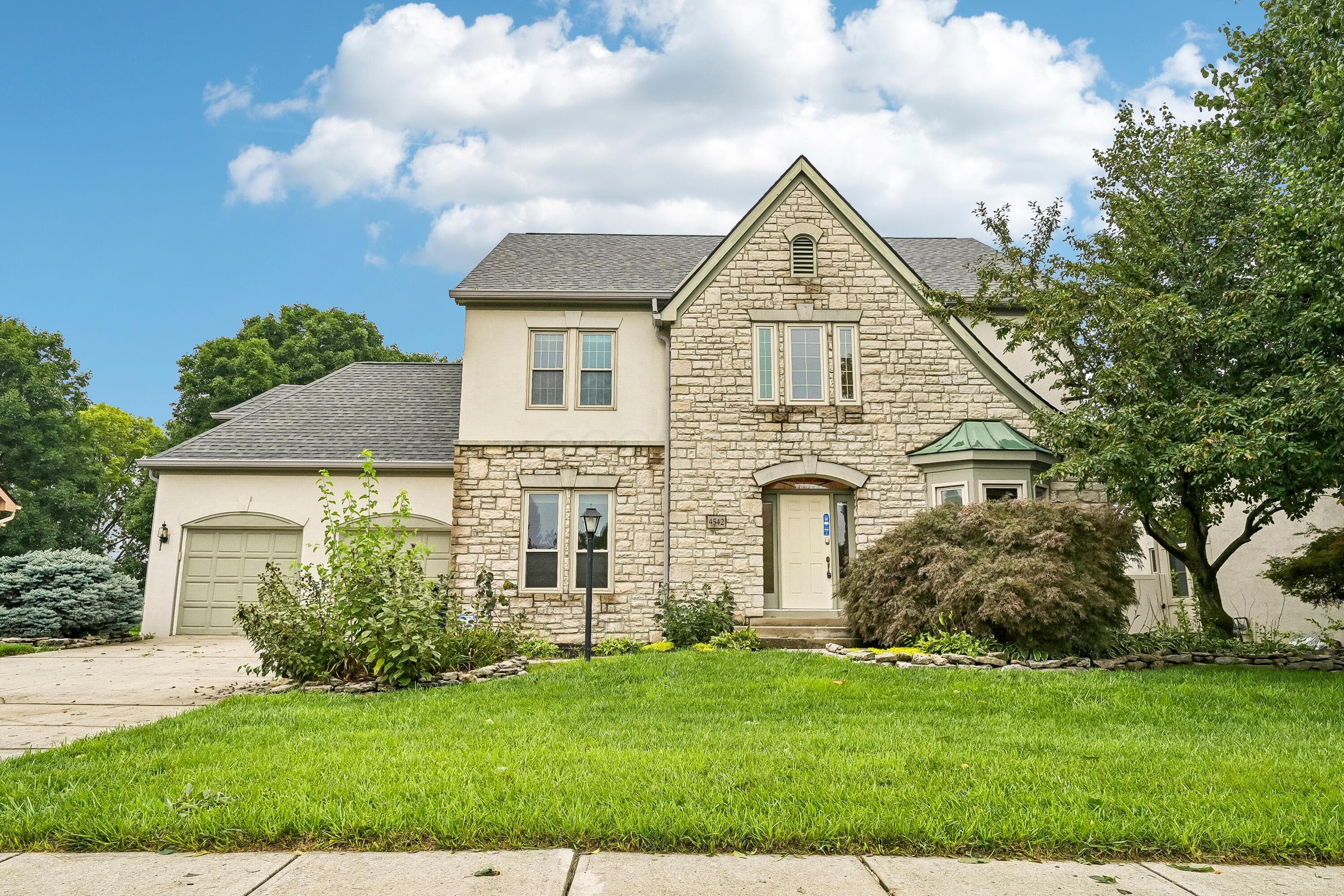 4542 Carrington Way, Hilliard, OH 43026