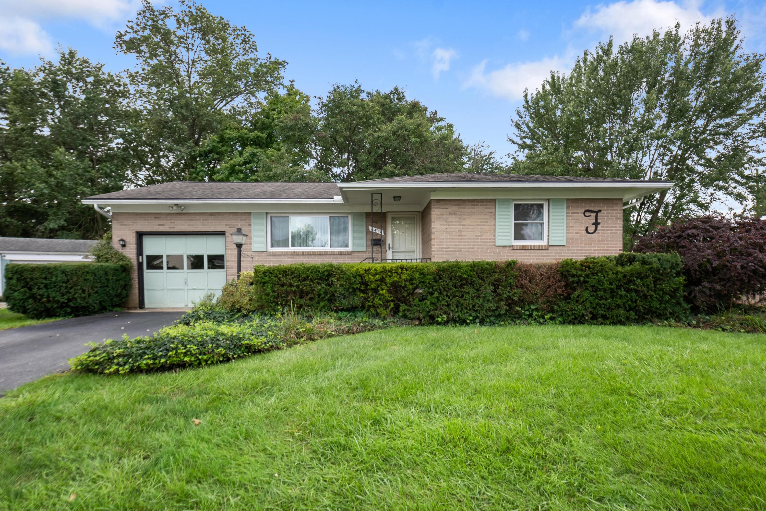 6417 Carriage Lane, Reynoldsburg, OH 43068