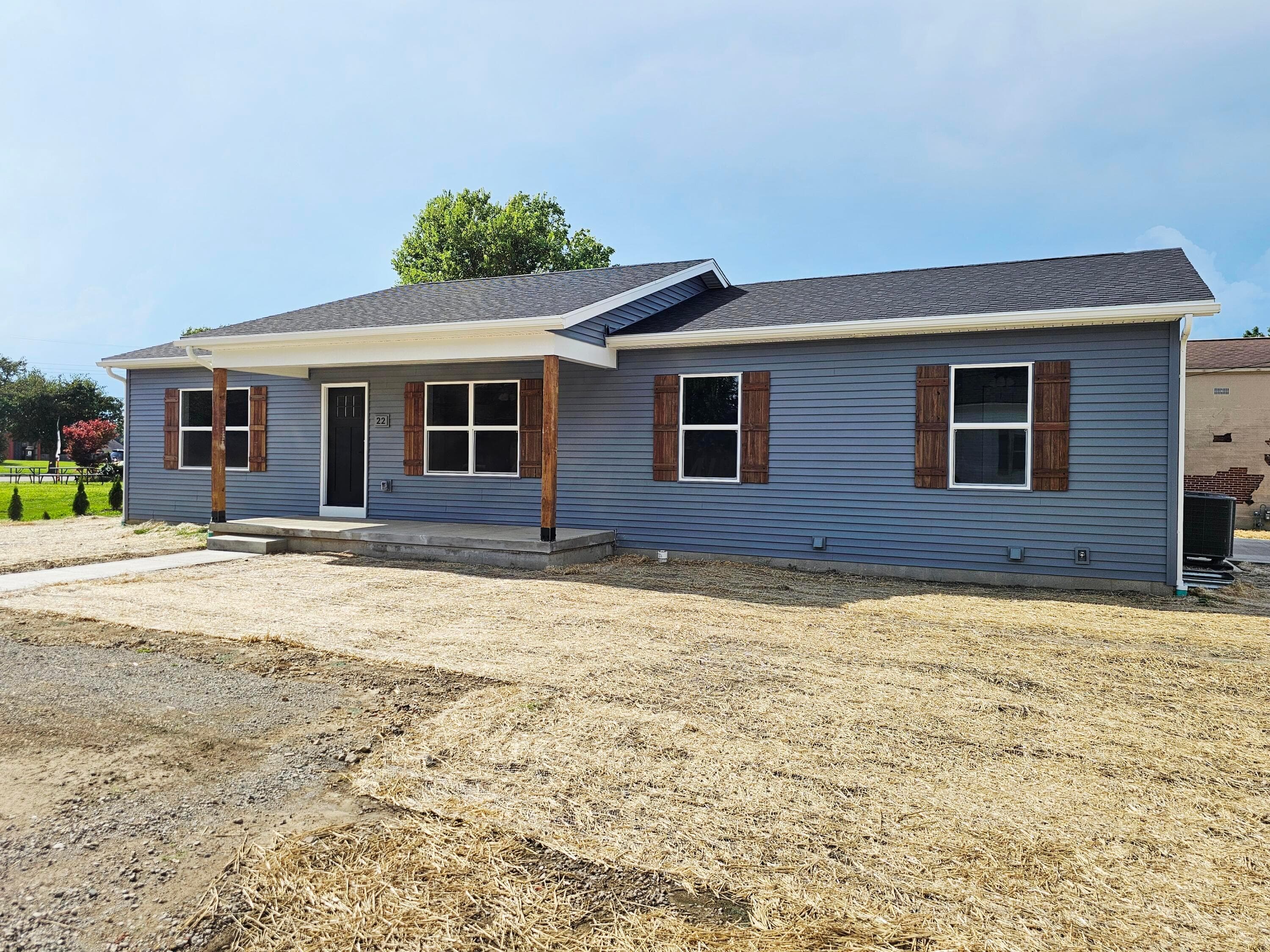 22 Cross Street, Bloomingburg, OH 43106