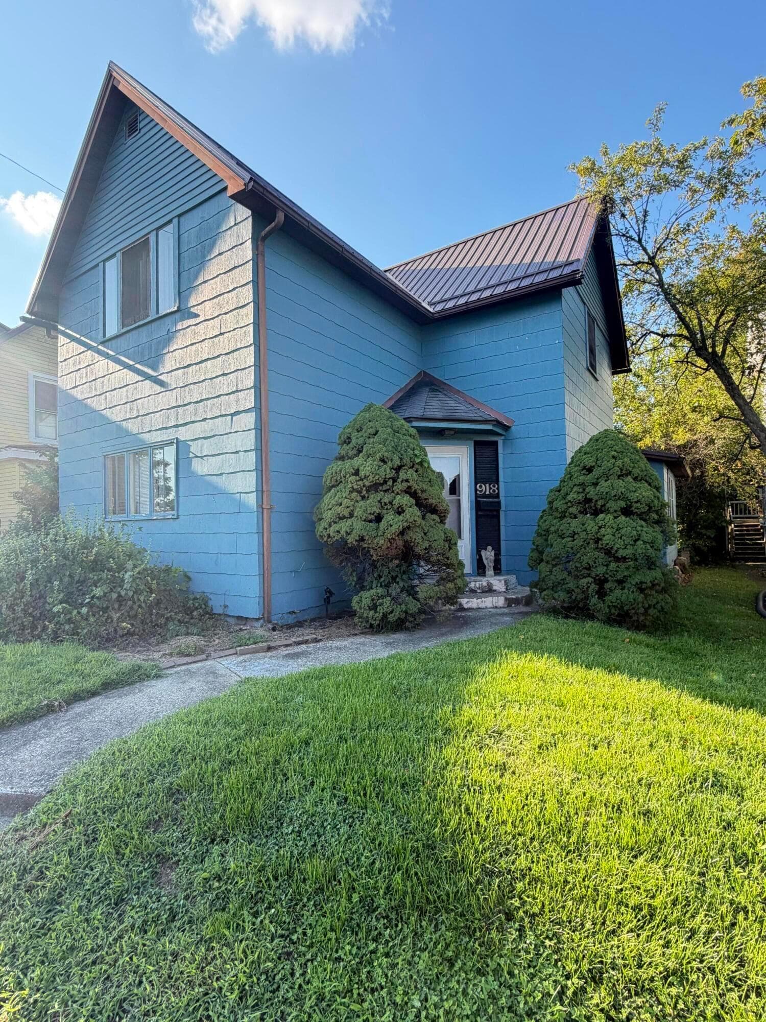 918 Main Street, Coshocton, OH 43812